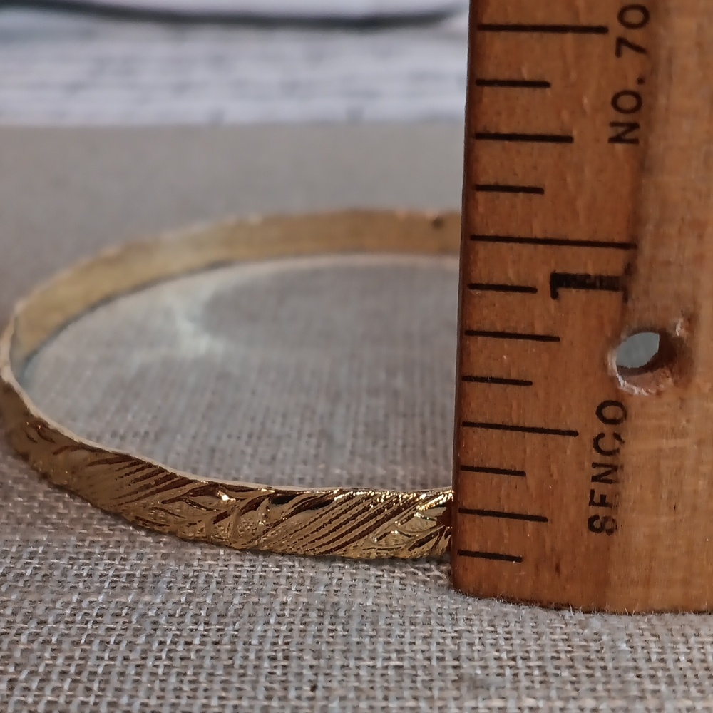 Textured Gold Tone Bangle Bracelet Vintage - Picture 7 of 7